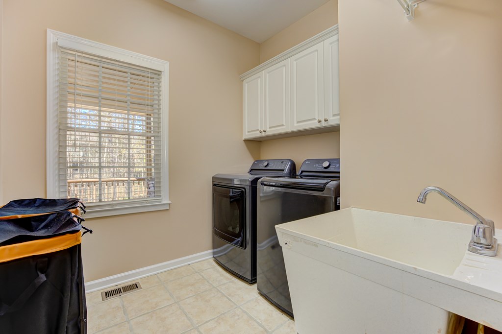 210 Golf Crest Drive Property Photo 36