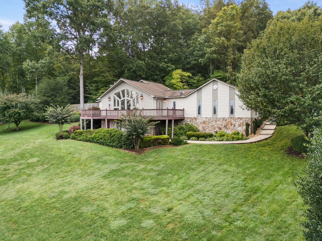 1396 Deerfield Road Property Photo 4