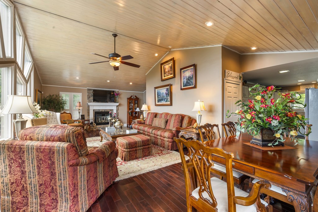 1396 Deerfield Road Property Photo 18