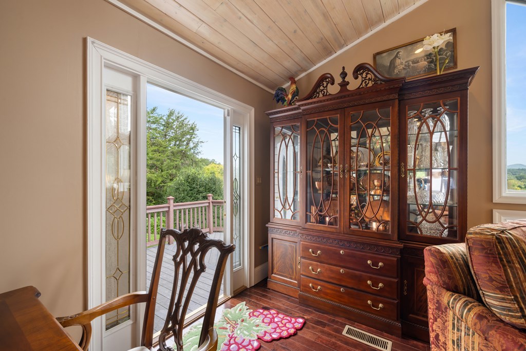 1396 Deerfield Road Property Photo 19