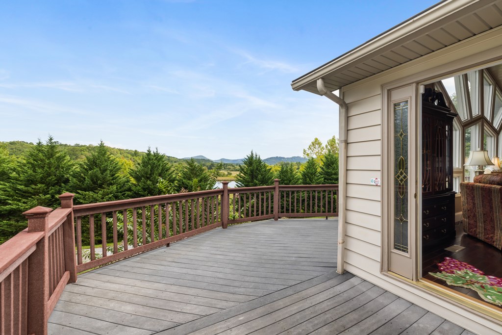 1396 Deerfield Road Property Photo 21