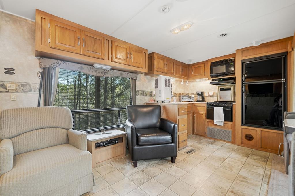 96 10th Street Property Photo 17
