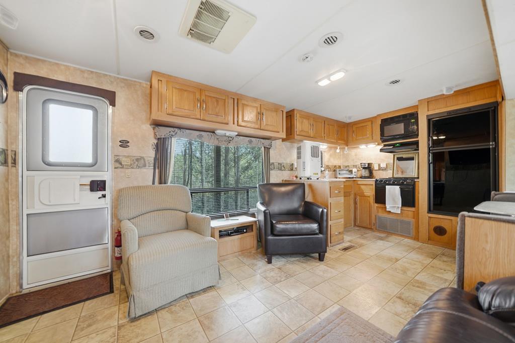 96 10th Street Property Photo 18