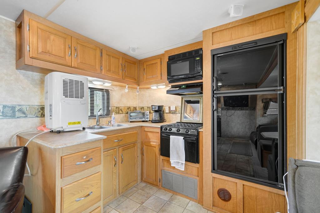 96 10th Street Property Photo 22