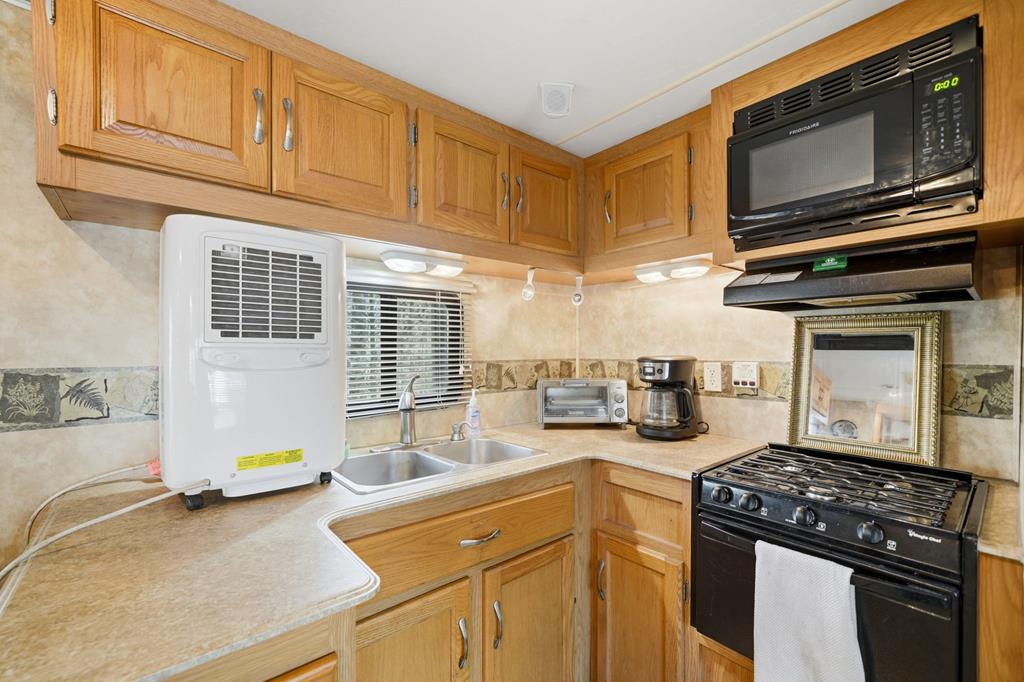 96 10th Street Property Photo 23