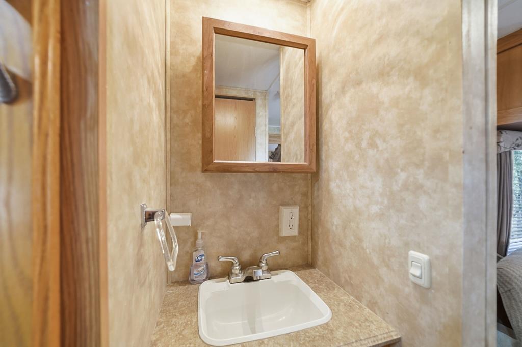 96 10th Street Property Photo 28