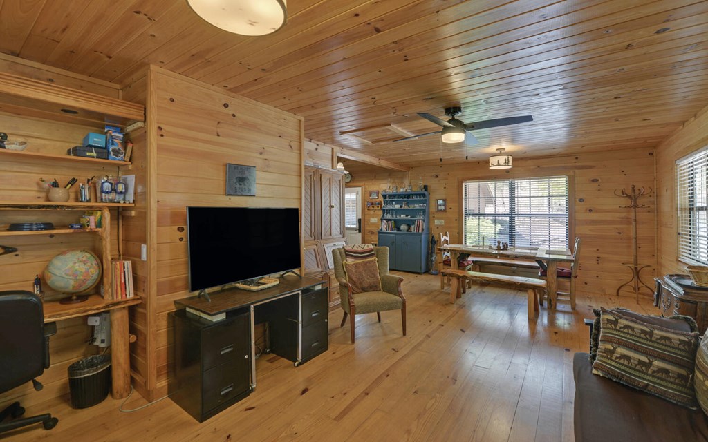 380 Bear Foot Drive Property Photo 11