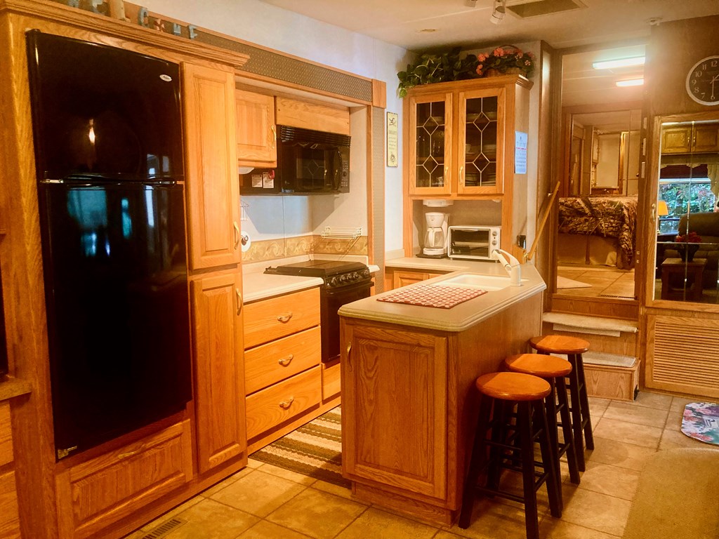 1112 Creekside Drive Property Photo 6