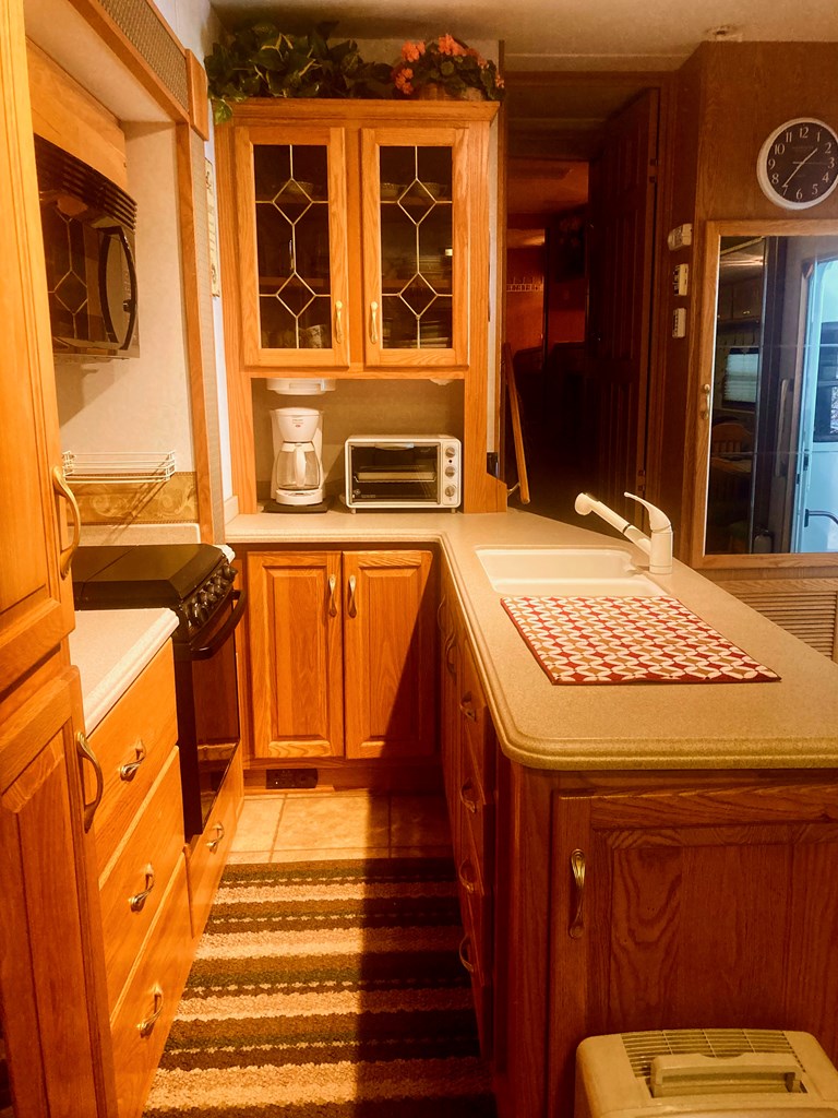 1112 Creekside Drive Property Photo 7