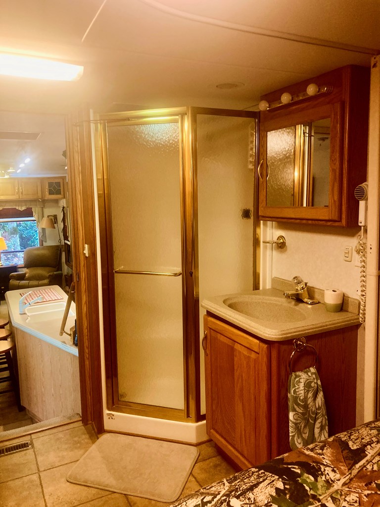 1112 Creekside Drive Property Photo 12