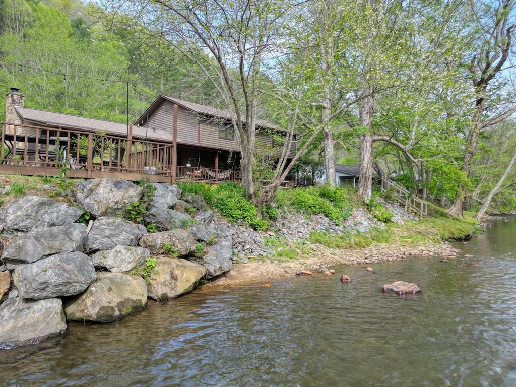 1908 Riverside Drive Property Photo 6