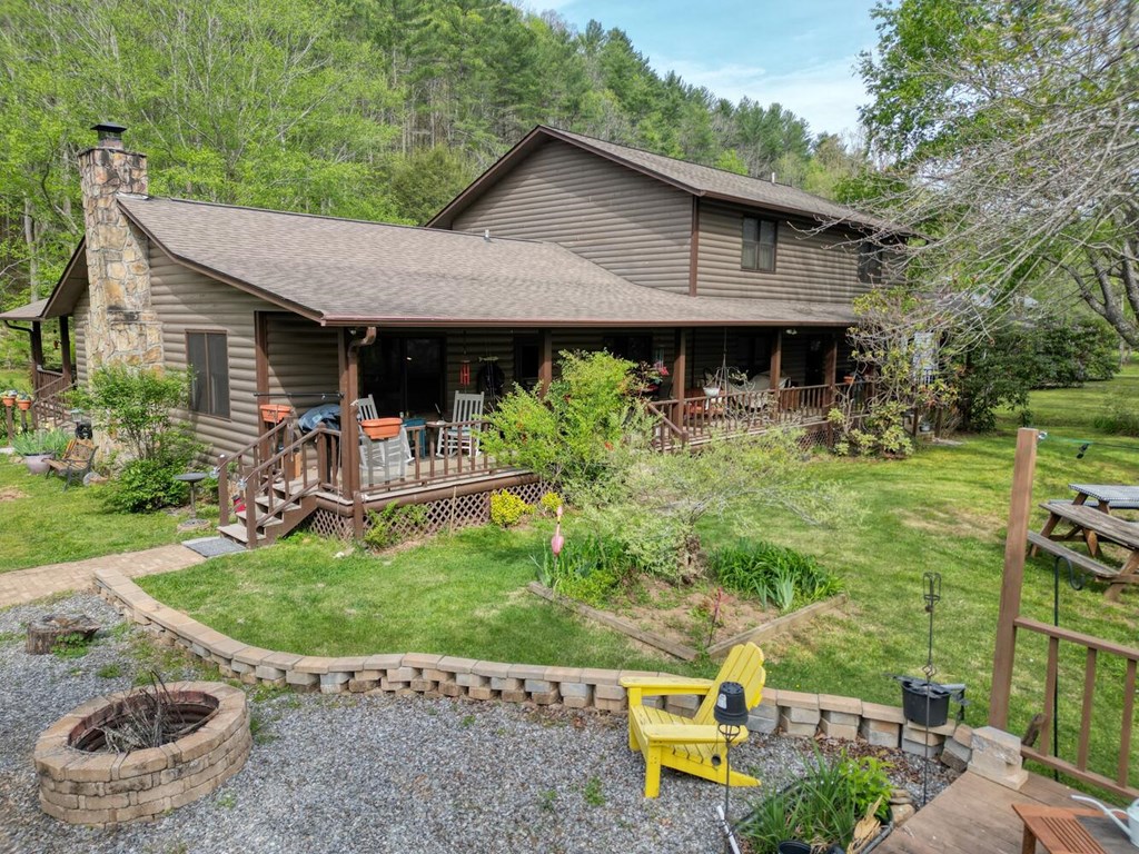 1908 Riverside Drive Property Photo 7