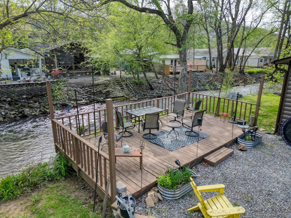 1908 Riverside Drive Property Photo 8