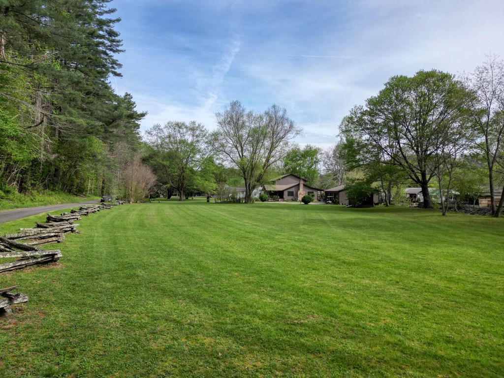 1908 Riverside Drive Property Photo 12