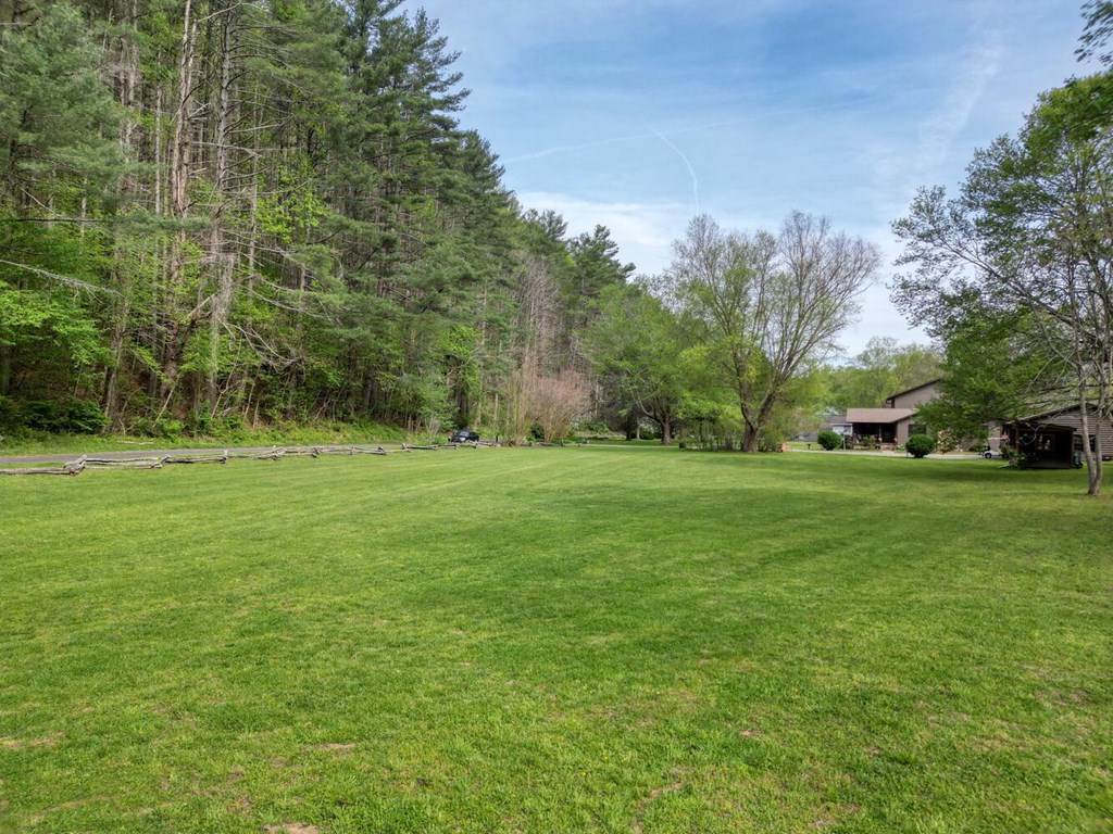 1908 Riverside Drive Property Photo 13