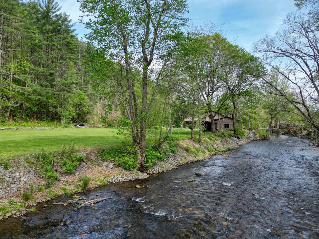 1908 Riverside Drive Property Photo 15