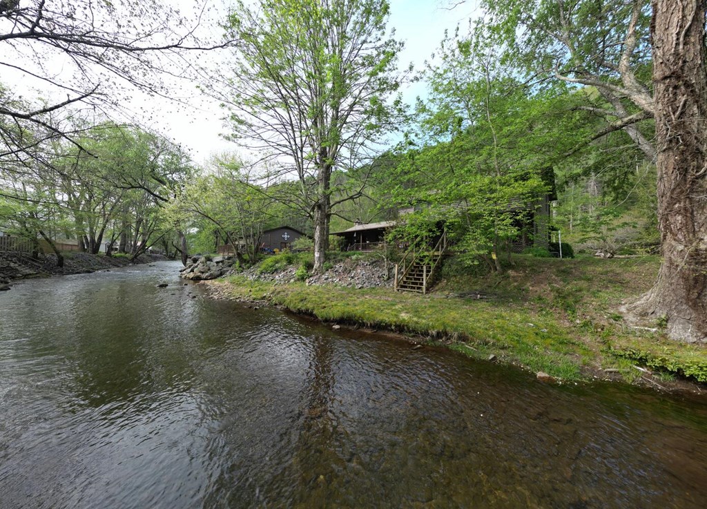 1908 Riverside Drive Property Photo 19
