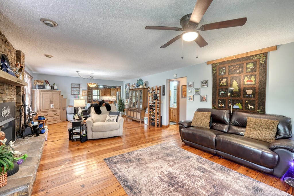 1908 Riverside Drive Property Photo 25