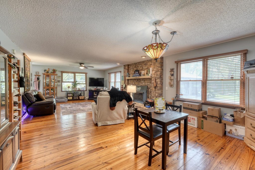 1908 Riverside Drive Property Photo 27