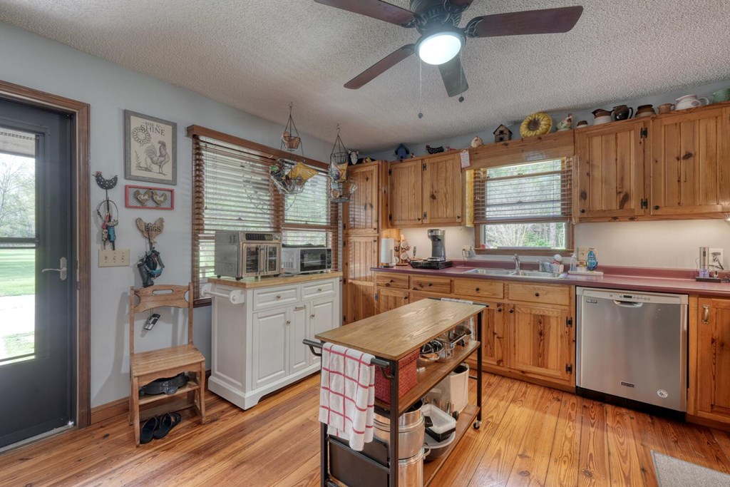 1908 Riverside Drive Property Photo 30