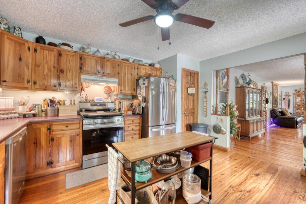 1908 Riverside Drive Property Photo 32