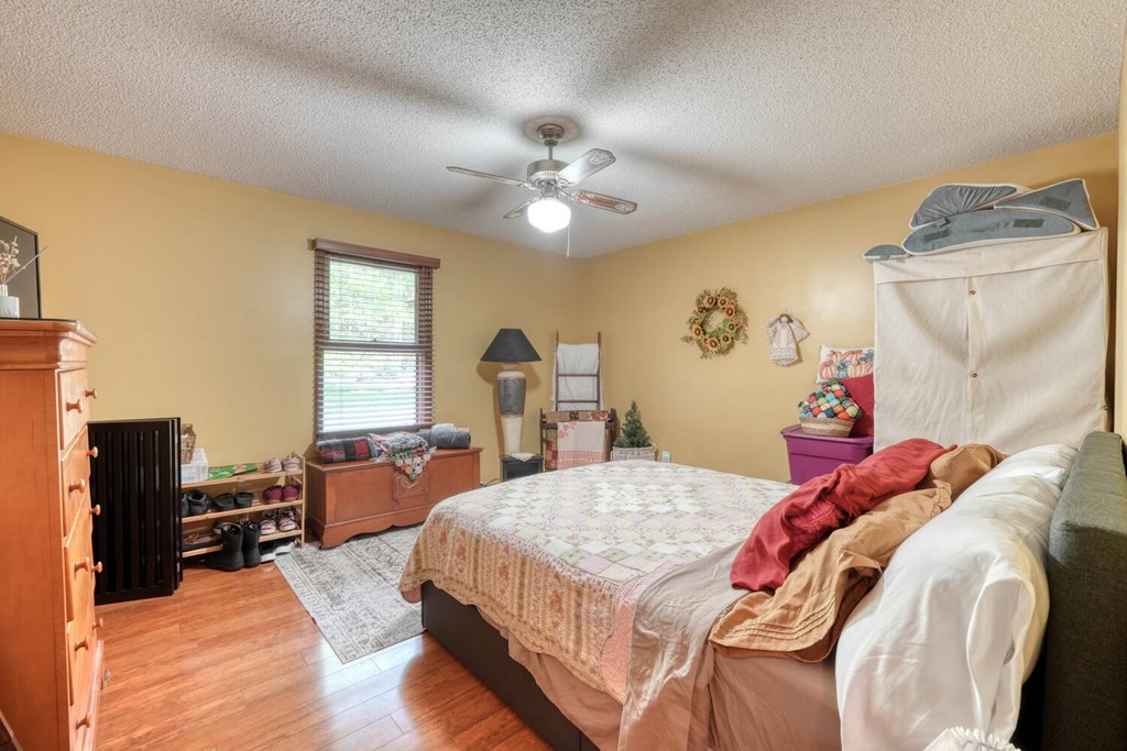 1908 Riverside Drive Property Photo 33