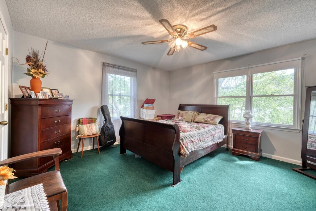 1908 Riverside Drive Property Photo 43
