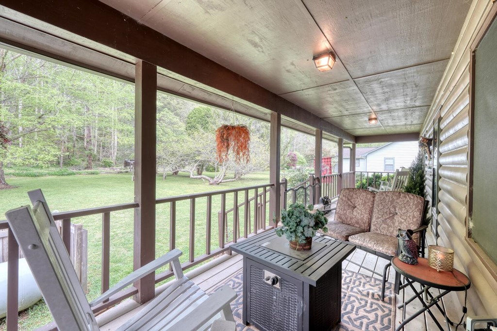 1908 Riverside Drive Property Photo 53