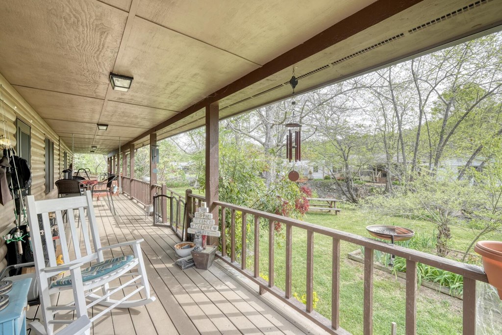 1908 Riverside Drive Property Photo 54