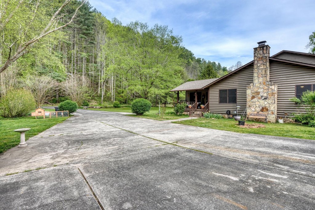 1908 Riverside Drive Property Photo 71