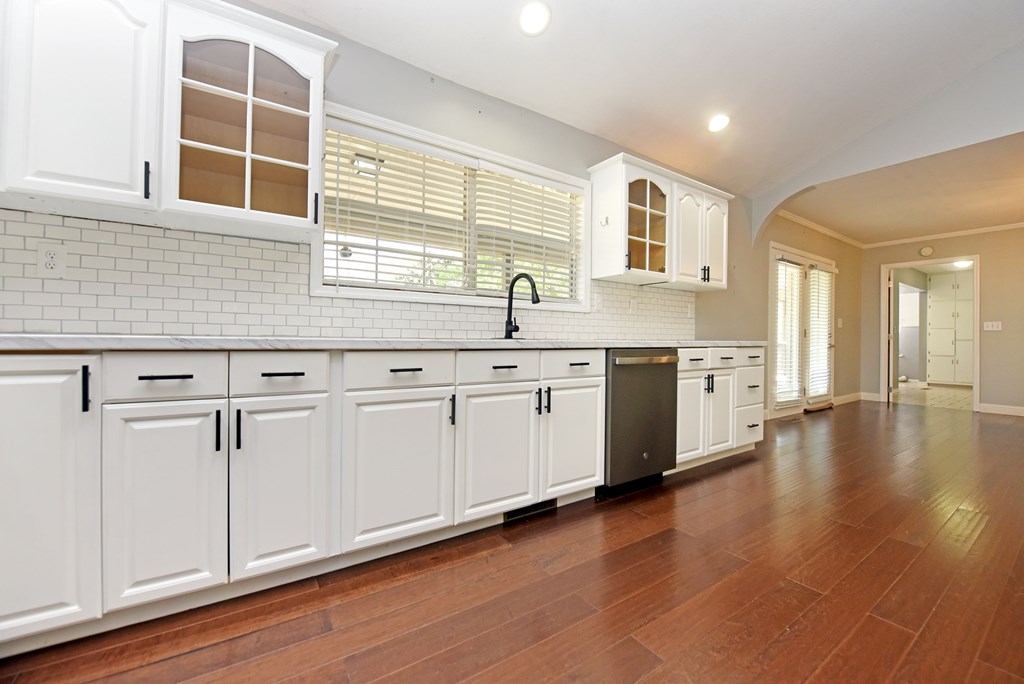 1171 Garrett Circle Property Photo 4