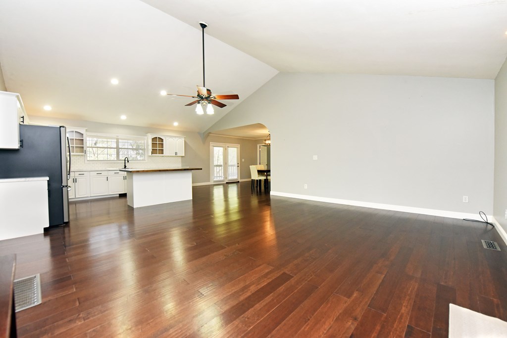 1171 Garrett Circle Property Photo 6