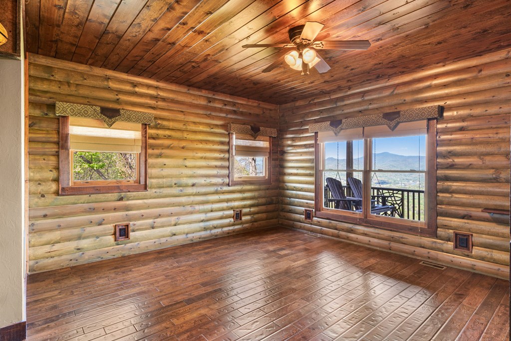 1689 Long Ridge Road Property Photo 27