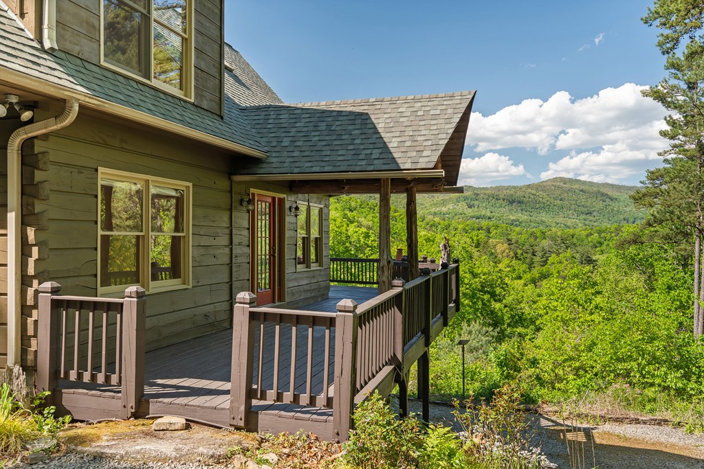 410 Falling Springs Property Photo 3