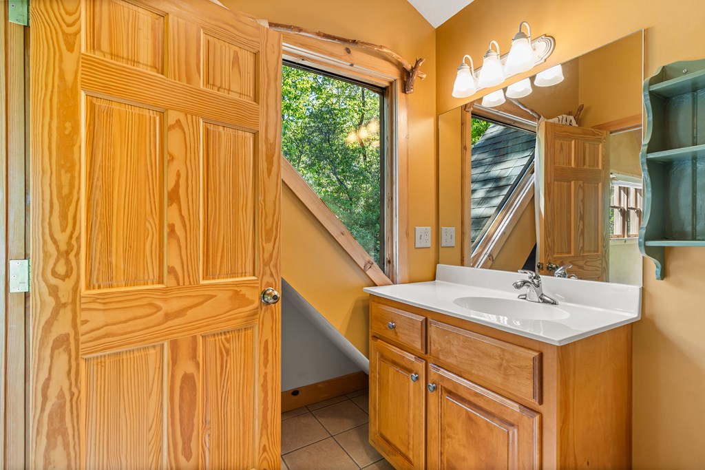 410 Falling Springs Property Photo 13