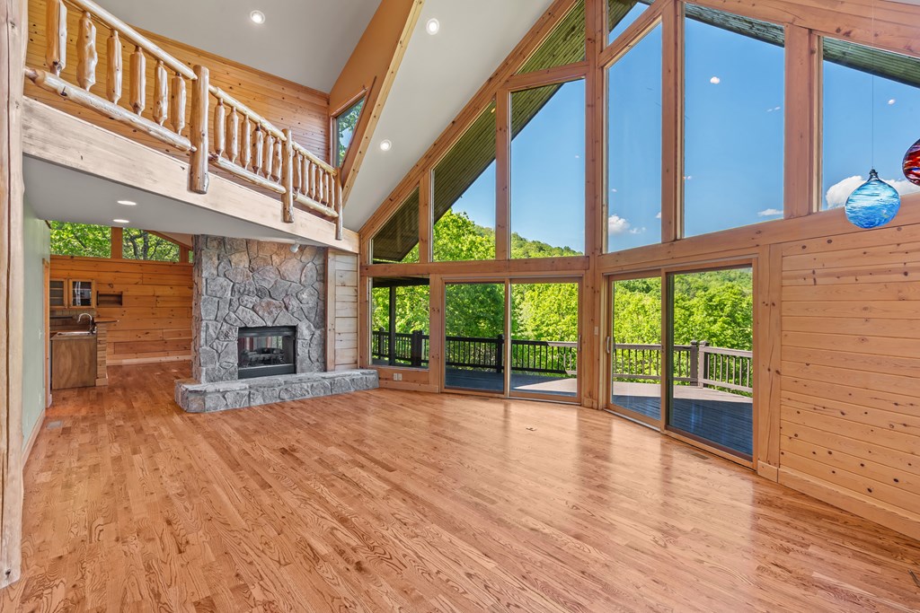 410 Falling Springs Property Photo 16