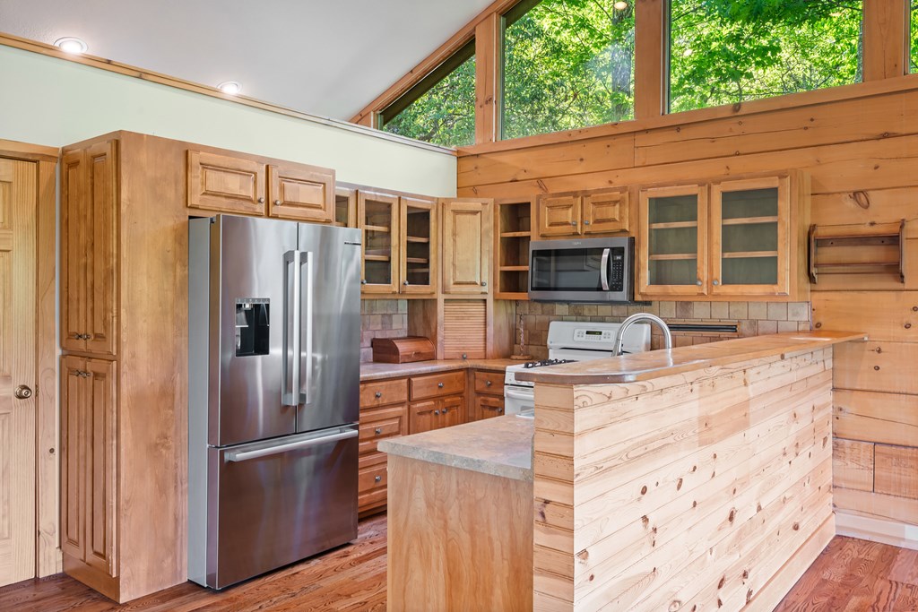 410 Falling Springs Property Photo 31