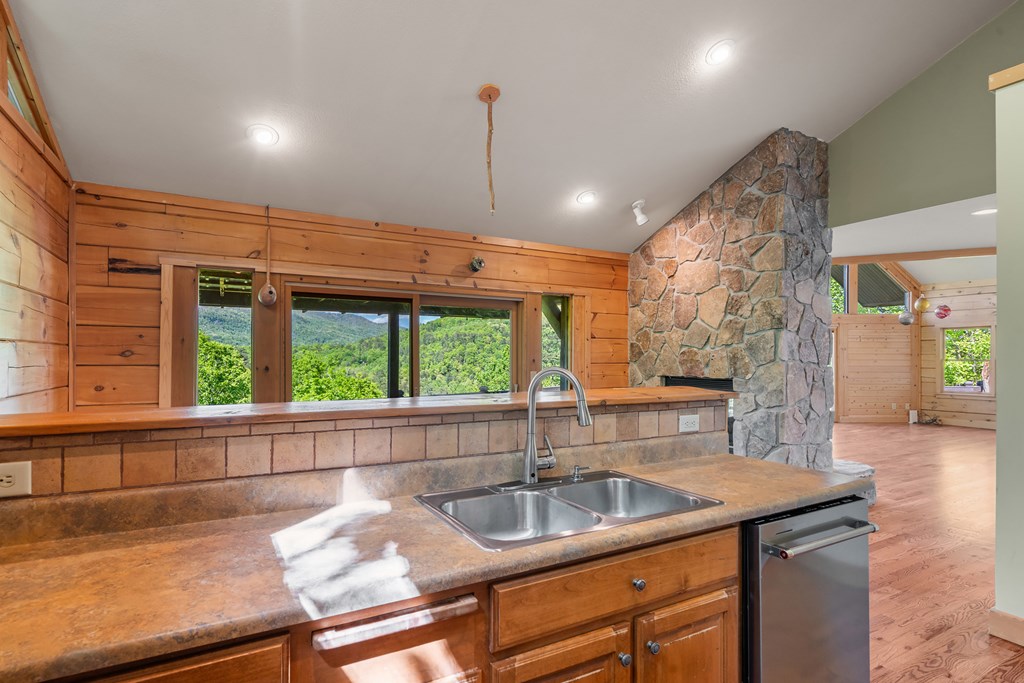 410 Falling Springs Property Photo 33