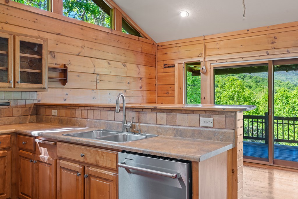 410 Falling Springs Property Photo 34