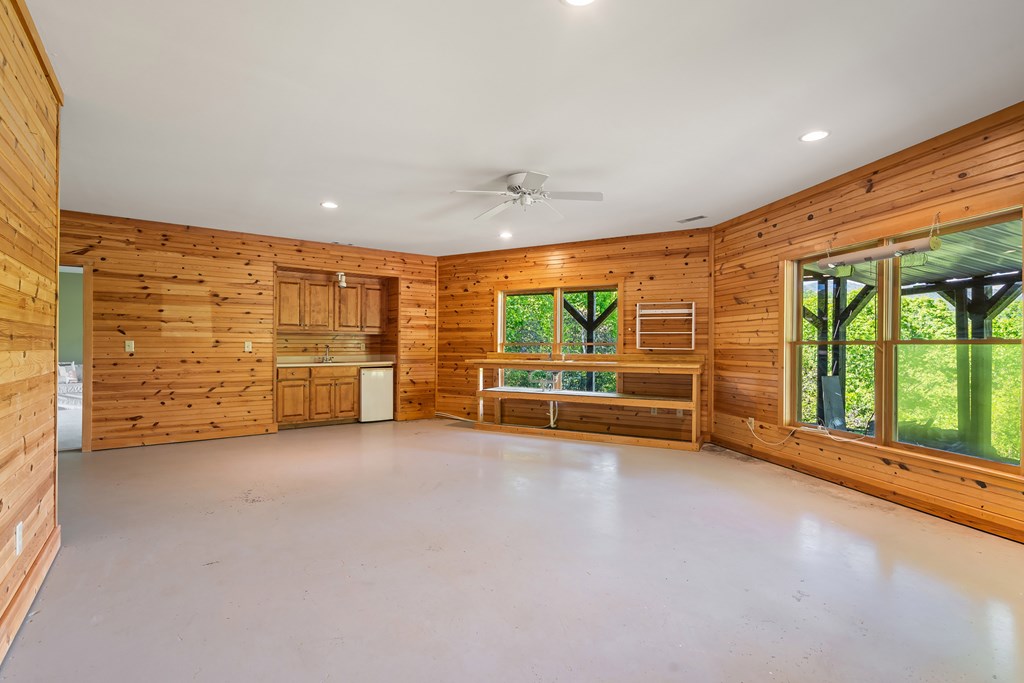 410 Falling Springs Property Photo 40