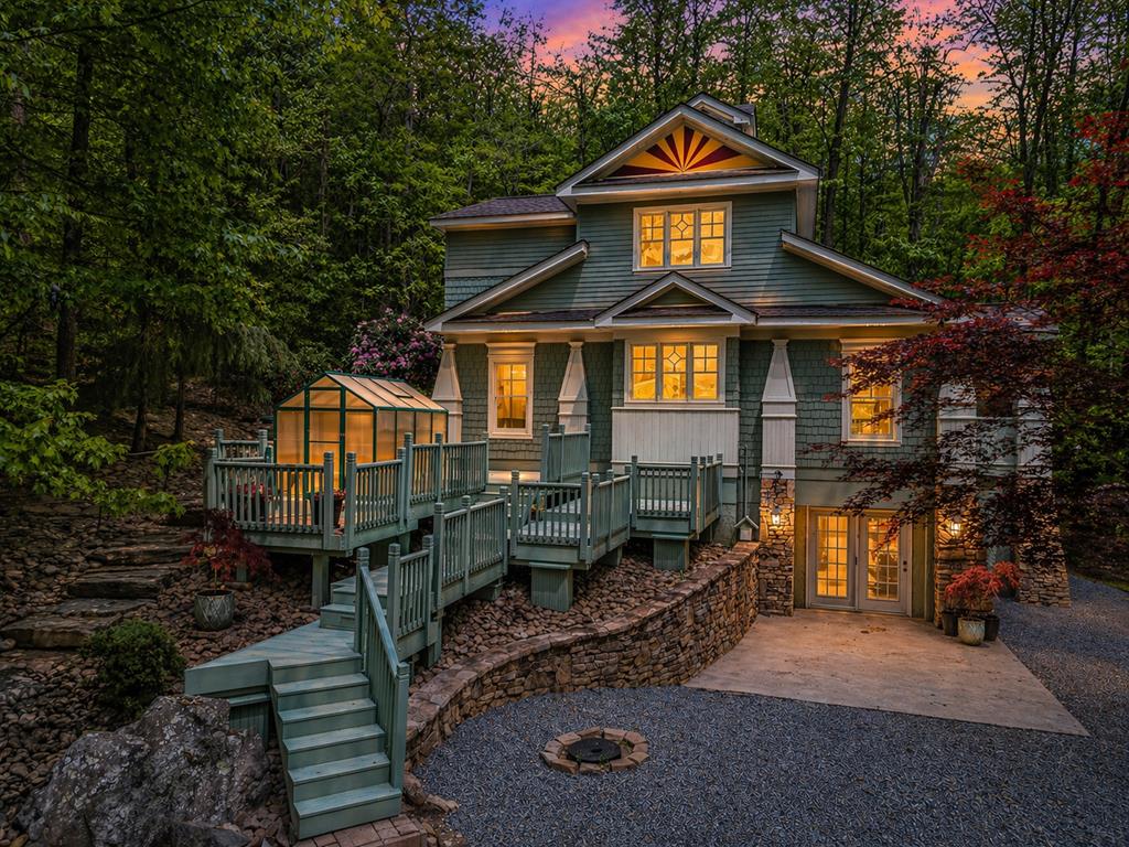 8954 Doublehead Gap Road Property Photo 1