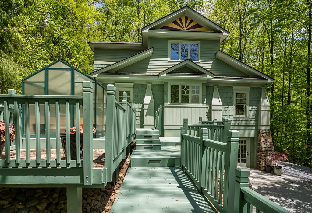 8954 Doublehead Gap Road Property Photo 2