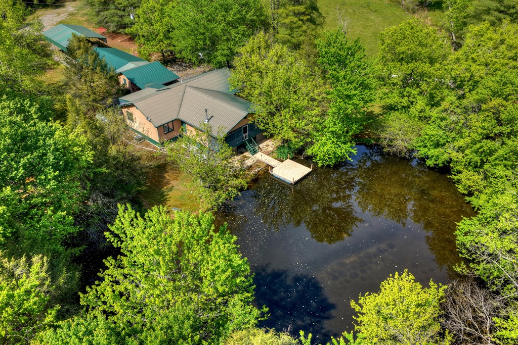 111 Candlewood Lane Property Photo 3