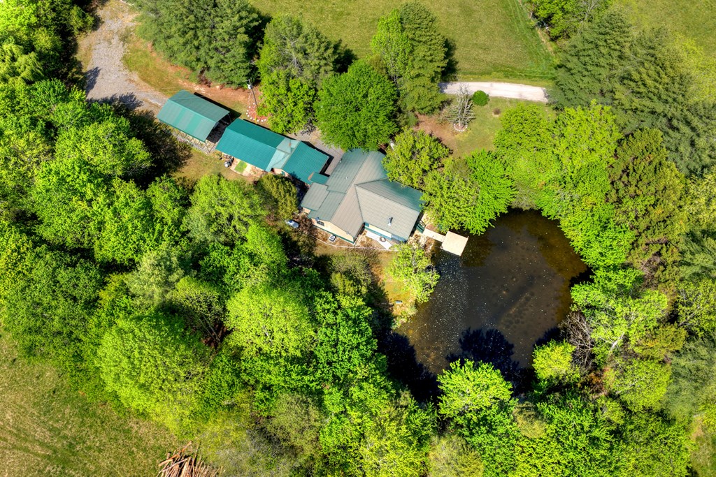 111 Candlewood Lane Property Photo 8