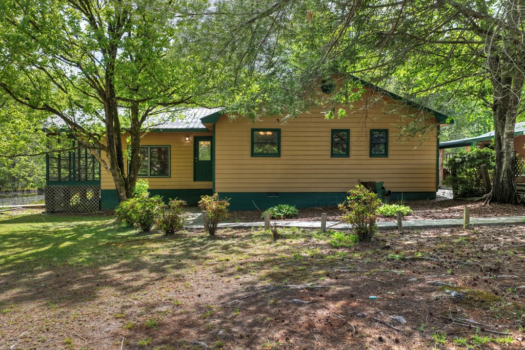 111 Candlewood Lane Property Photo 17