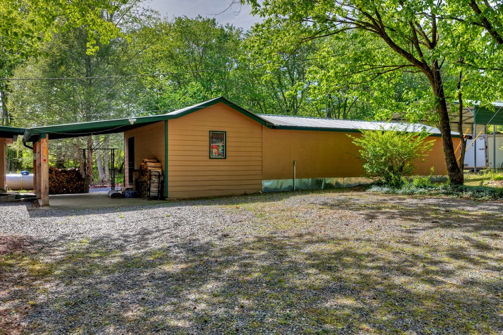 111 Candlewood Lane Property Photo 18