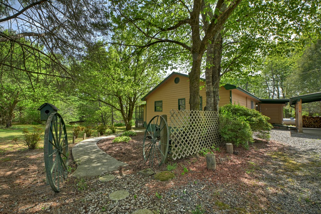 111 Candlewood Lane Property Photo 25