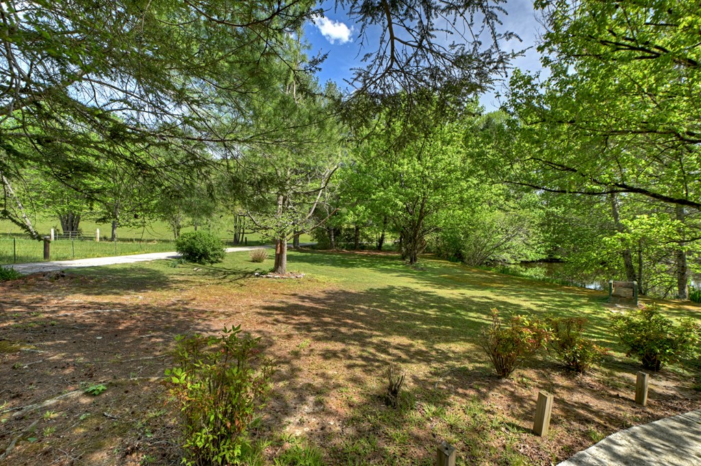 111 Candlewood Lane Property Photo 26