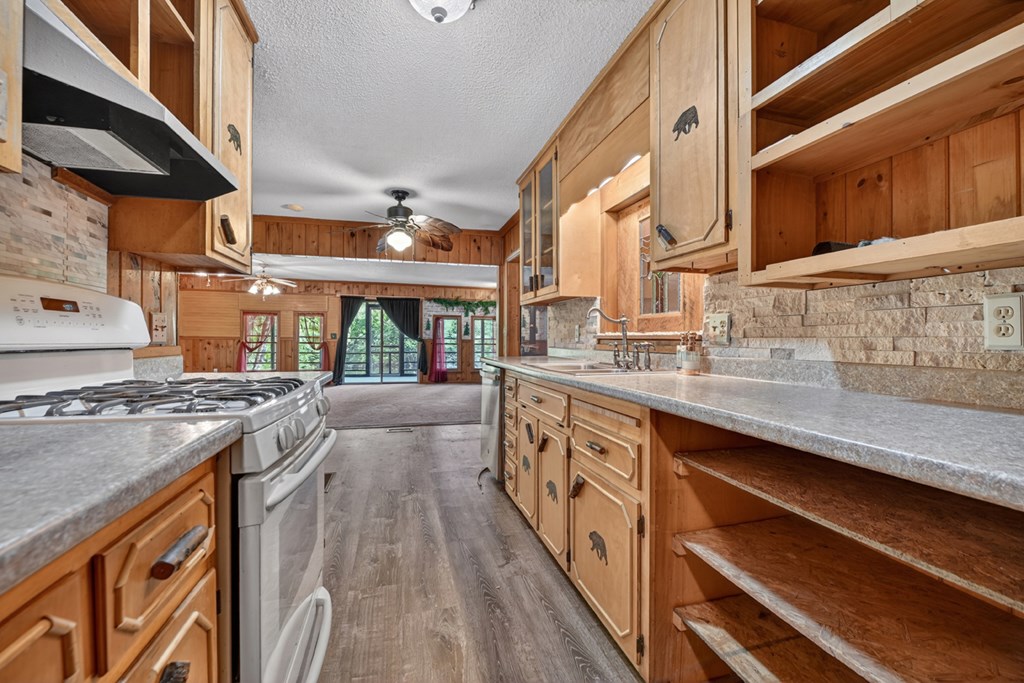 111 Candlewood Lane Property Photo 45