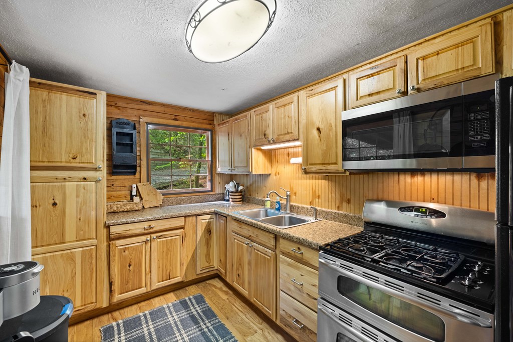 459 Mill Stone Mountain Property Photo 6